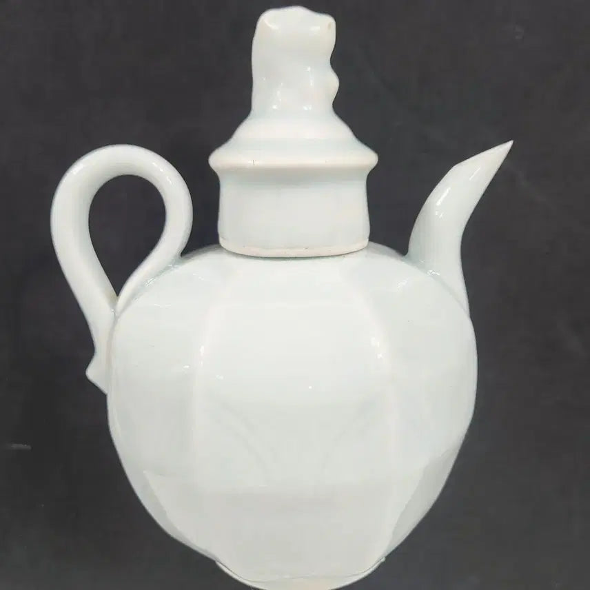 [BUNJANG] Southern Song Dynasty Celadon White Glaze Carved Vine Pattern Mythical Beast Spout Ewer / 중국도자기                 남송대 청백유 양각 당초문 서수 집호