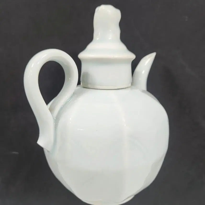 [BUNJANG] Southern Song Dynasty Celadon White Glaze Carved Vine Pattern Mythical Beast Spout Ewer / 중국도자기                 남송대 청백유 양각 당초문 서수 집호