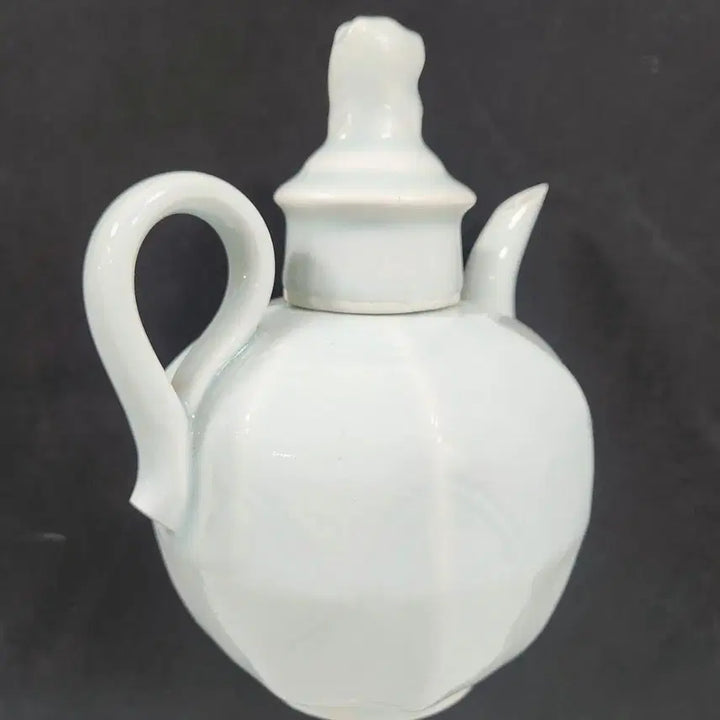 [BUNJANG] Southern Song Dynasty Celadon White Glaze Carved Vine Pattern Mythical Beast Spout Ewer / 중국도자기                 남송대 청백유 양각 당초문 서수 집호