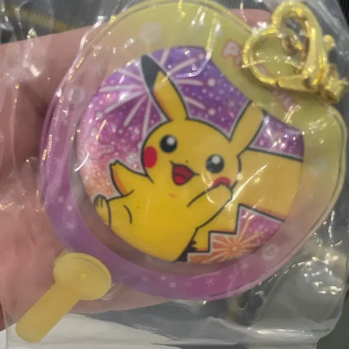 [BUNJANG] Pokemon Relaxing Vacation Pikachu Can Badge Fan / 포켓몬 느긋느긋 바캉스 캔뱃지 부채키링 (피카츄)