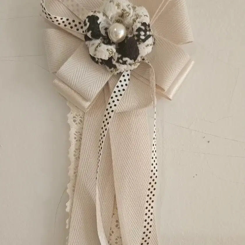 [BUNJANG] Beige Rosette Brooch with Ribbon and Lace Detail / 리본로제트브로치판매  캔뱃지 홀더 핀뱃지로제트
