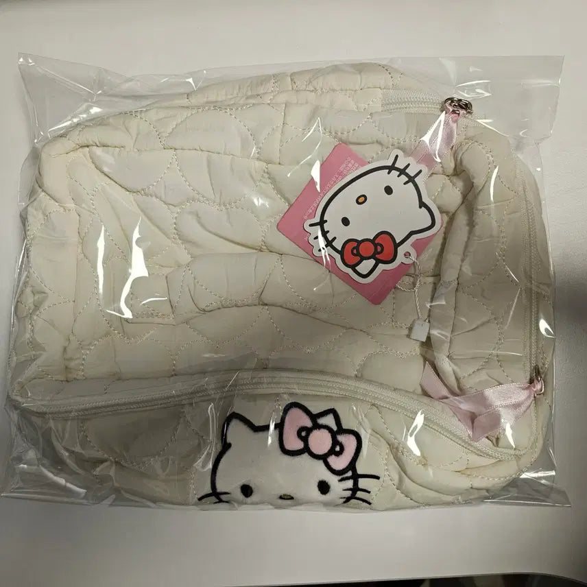 [BUNJANG] Sanrio Hello Kitty Quilted Pouch / 산리오 키티 하트 퀄팅 파우치