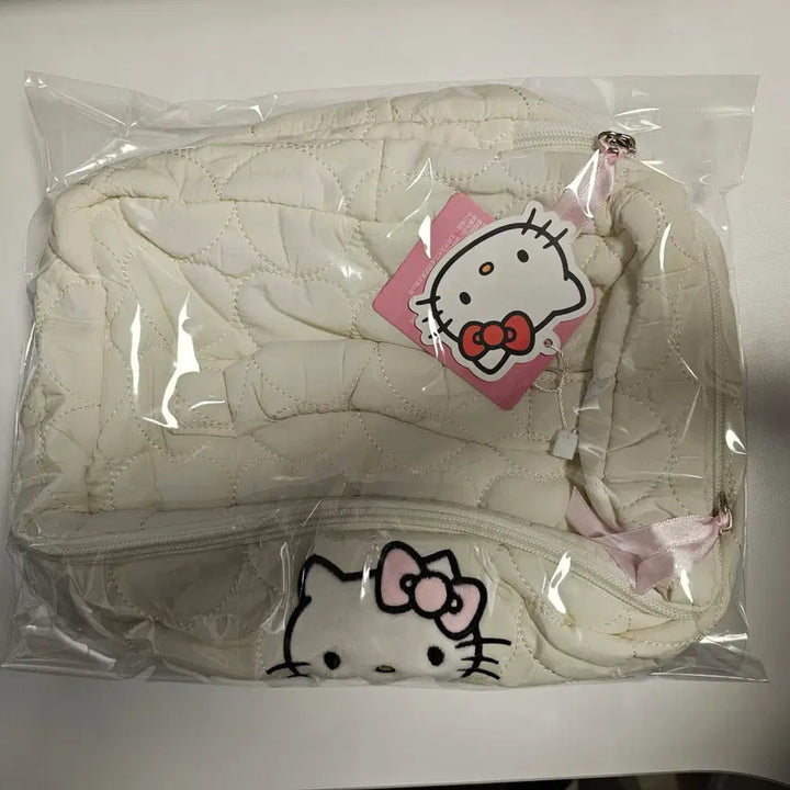[BUNJANG] Sanrio Hello Kitty Quilted Pouch / 산리오 키티 하트 퀄팅 파우치