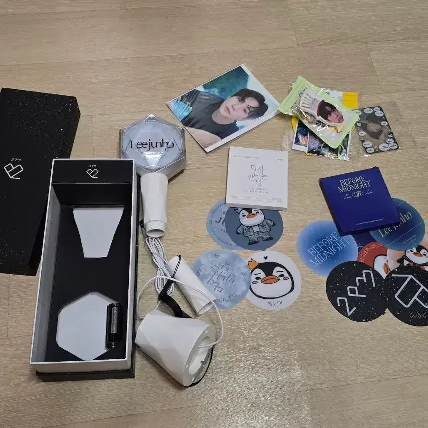 [BUNJANG] 2PM Official Lightstick Bundle with Junho Decals and Goods / 2pm응원봉(+준호 시트지,굿즈등)
