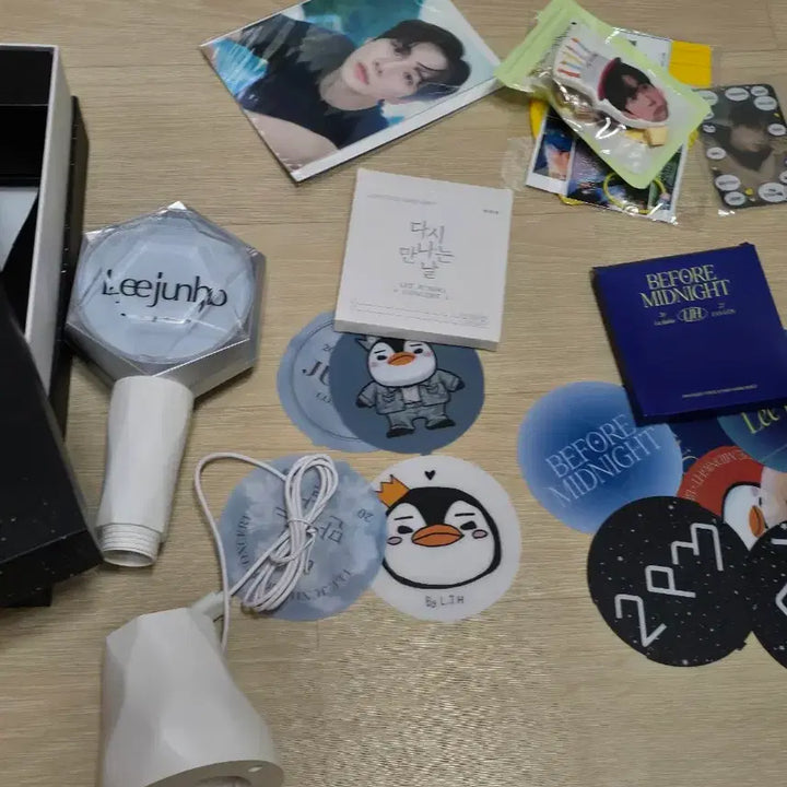 [BUNJANG] 2PM Official Lightstick Bundle with Junho Decals and Goods / 2pm응원봉(+준호 시트지,굿즈등)
