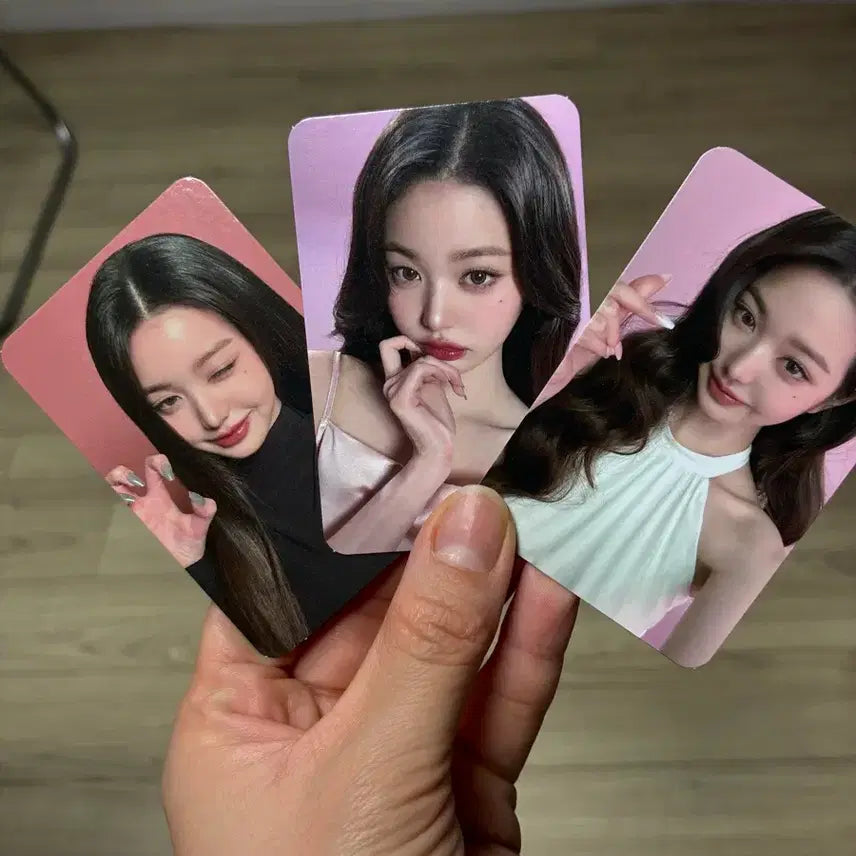 [BUNJANG] Dyson Jang Wonyoung Photocard (Sealed) / 다이슨 장원영 포토카드 판매합니다(미개봉)