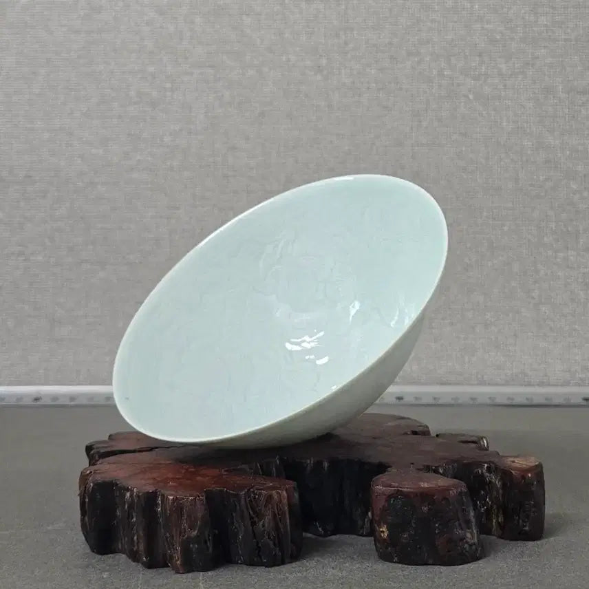[BUNJANG] Songnam Shin Sang-ho White Porcelain Peony Design Tea Bowl / 송남 신상호 백자 모란문 다완