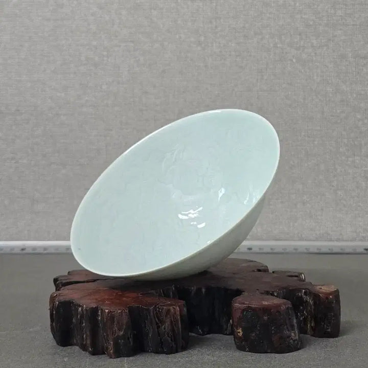 [BUNJANG] Songnam Shin Sang-ho White Porcelain Peony Design Tea Bowl / 송남 신상호 백자 모란문 다완
