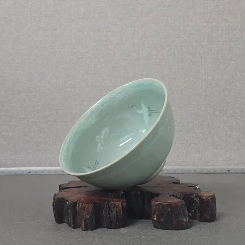 [BUNJANG] Donggukyo Docheon Go Young-jae Celadon Tea Bowl with Cloud and Crane Motif / 동국요 도선 고영재 청자 운학문 다완