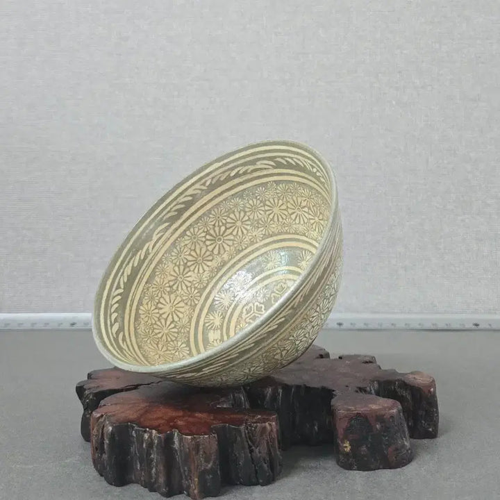 [BUNJANG] Jeong Jeong-Mook Buncheong Chrysanthemum Ware Tea Bowl / 해청 정정묵 분청 국화문 다완