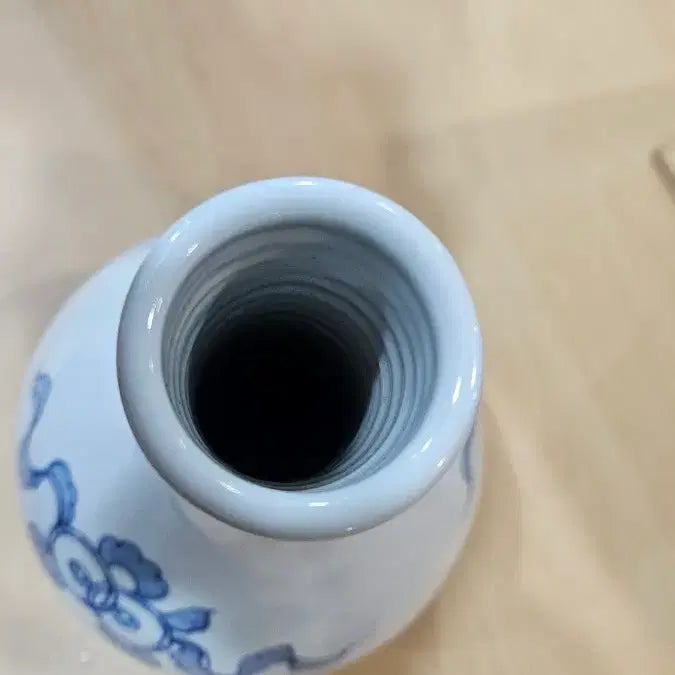 [BUNJANG] Joseon Blue-and-White Porcelain Chilbo Pattern Vase / 조선청화백자칠보문주병