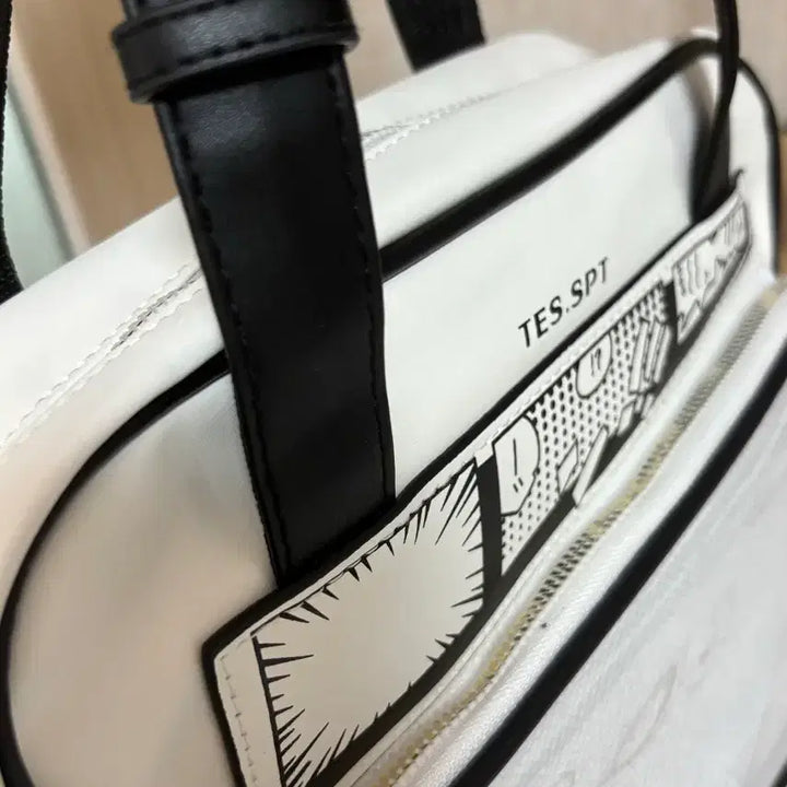[BUNJANG] Manga-style Display Ita Bag with Shoulder Strap / (새상품) 굿즈 칸만화 캔뱃지 보관 전시 숄더 이타백 어깨끈 투명 가방 블랙 화이트