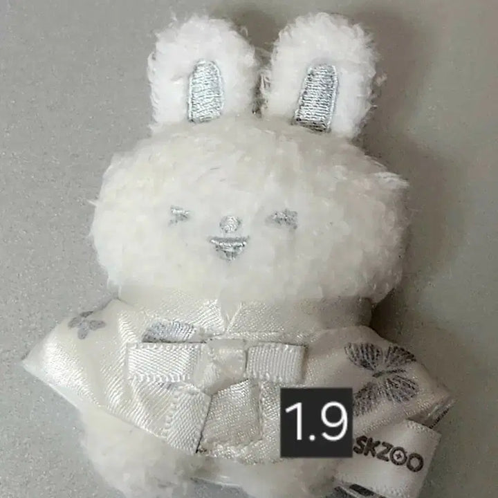 [BUNJANG] Stray Kids Lee Know Micro Plush White / 리빗 리노 마이크로 플러시 양 화이트 스트레이키즈 스키즈 스키주 런잇