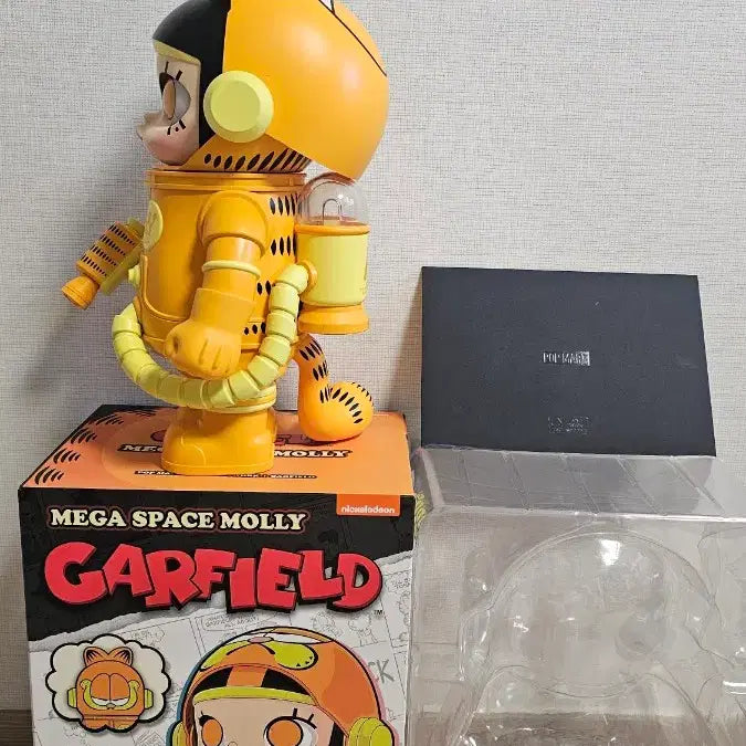 [BUNJANG] Pop Mart Mega Garfield 400% Figure / 팝마트 메가 스페이스 몰리 가필드 400%