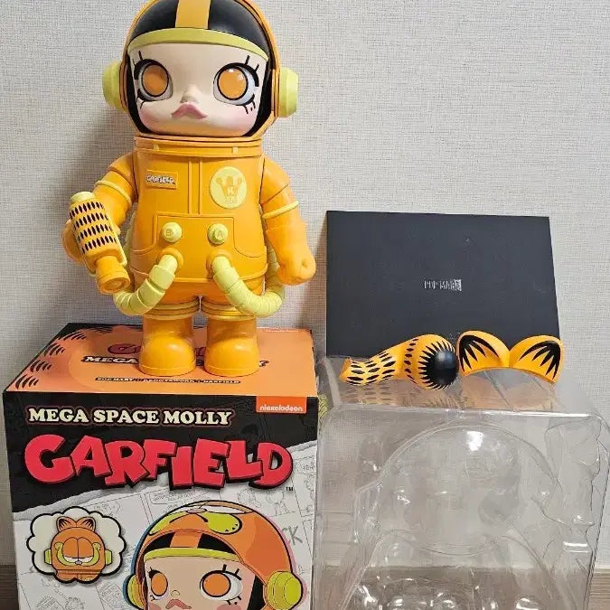 [BUNJANG] Pop Mart Mega Garfield 400% Figure / 팝마트 메가 스페이스 몰리 가필드 400%