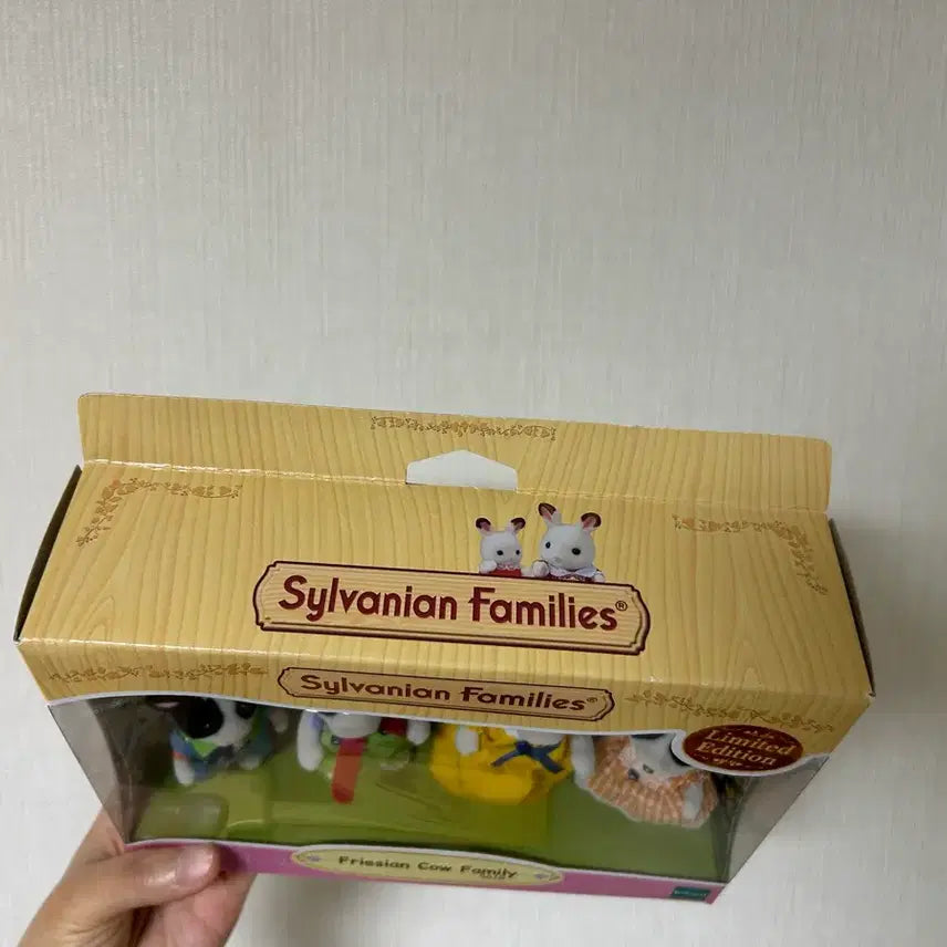 [BUNJANG] Sylvanian Families Discontinued Cow Family Figure Set (Sealed) / 단종) 실바니안 젖소가족 미개봉 새상품