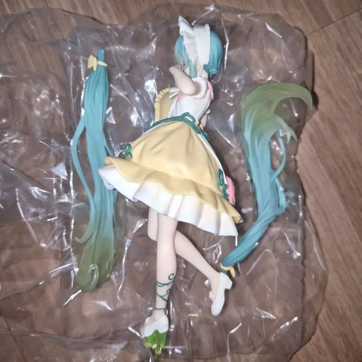 [BUNJANG] Taito Wonderland Hatsune Miku Sleeping Beauty Figure / 타이토 원더랜드 하츠네 미쿠 잠자는 숲속의 공주 피규어