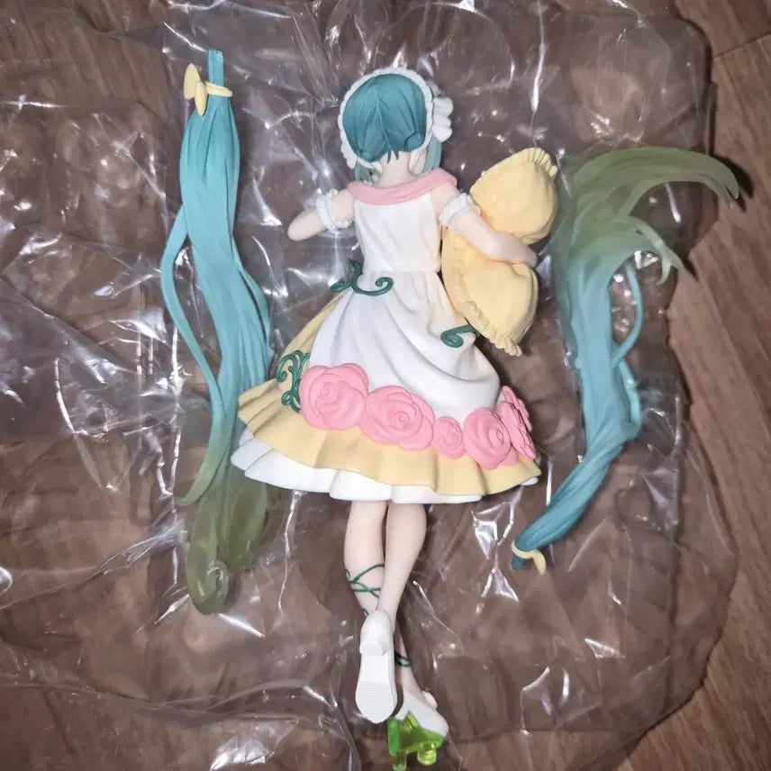 [BUNJANG] Taito Wonderland Hatsune Miku Sleeping Beauty Figure / 타이토 원더랜드 하츠네 미쿠 잠자는 숲속의 공주 피규어