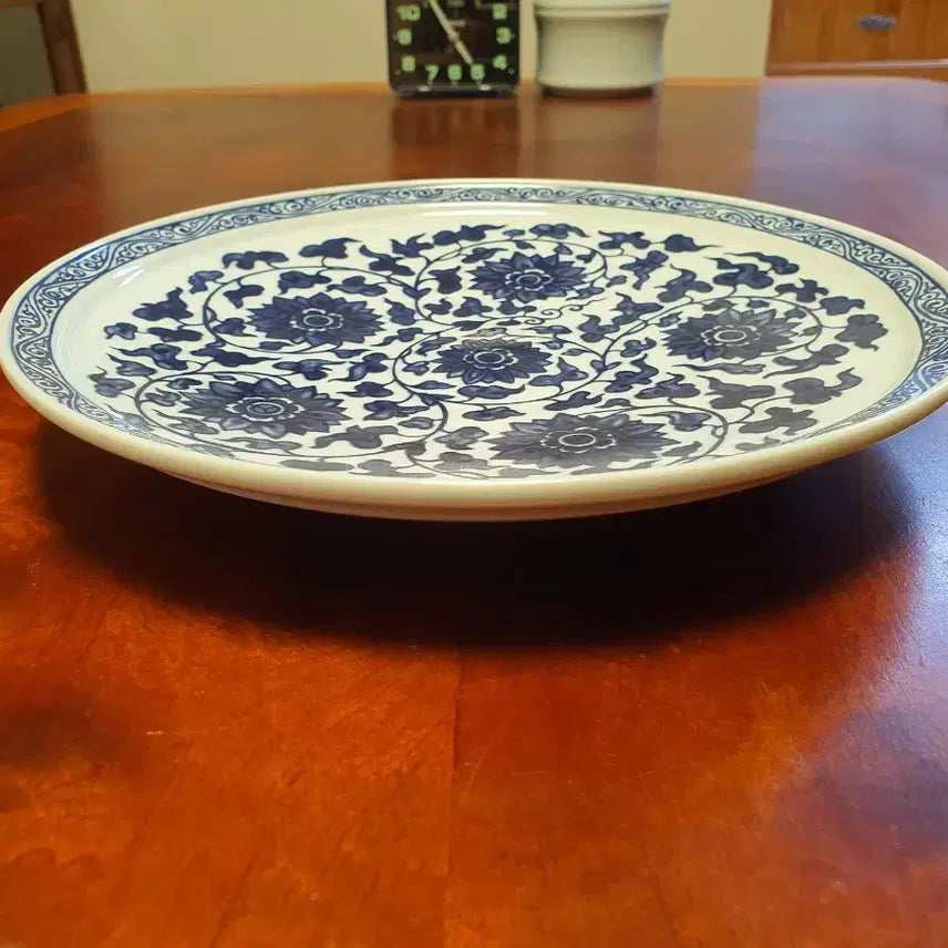 [BUNJANG] Dopyeongyo Blue and White Porcelain Plate with Peony Pattern / 도평요 보상화 접시