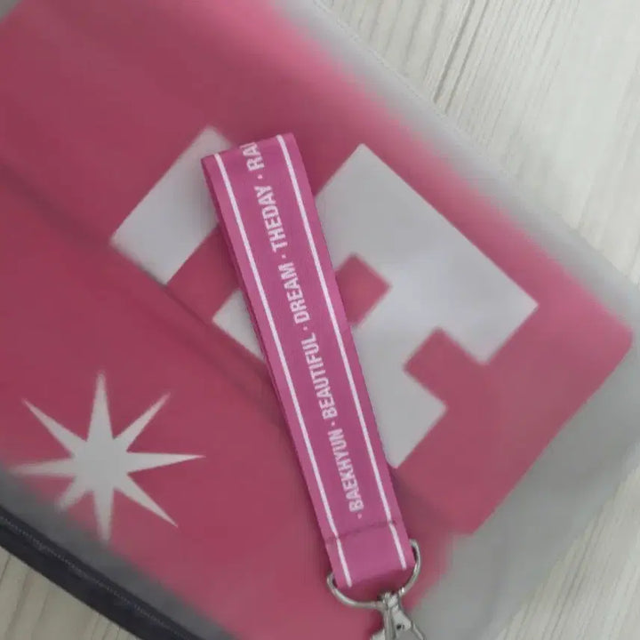 [BUNJANG] Baekhyun Slogan Lightstick + Strap Keychain / 백현 슬로건 라잇건(변백현 ver) +스트랩 키링
