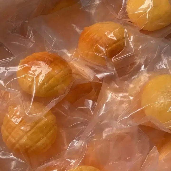 [BUNJANG] Melon Bread Crunch Squiishy &amp; Pineapple Bread Squiishy by Rilakkuma / [바로배송] 메론빵 크런치 말랑이 파인애플빵 말랑이 슬랑이 스퀴시 리락쿠마