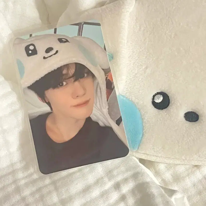 [BUNJANG] Gyuniini Pouch (Photocard Included) / 규니니 파우치(포카포함) 양도