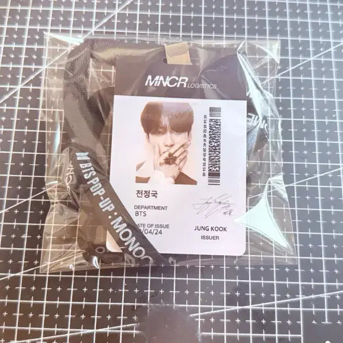 [BUNJANG] BTS Jungkook Monochrome Popup Lanyard / 방탄 정국 모노크롬 팝업 랜야드