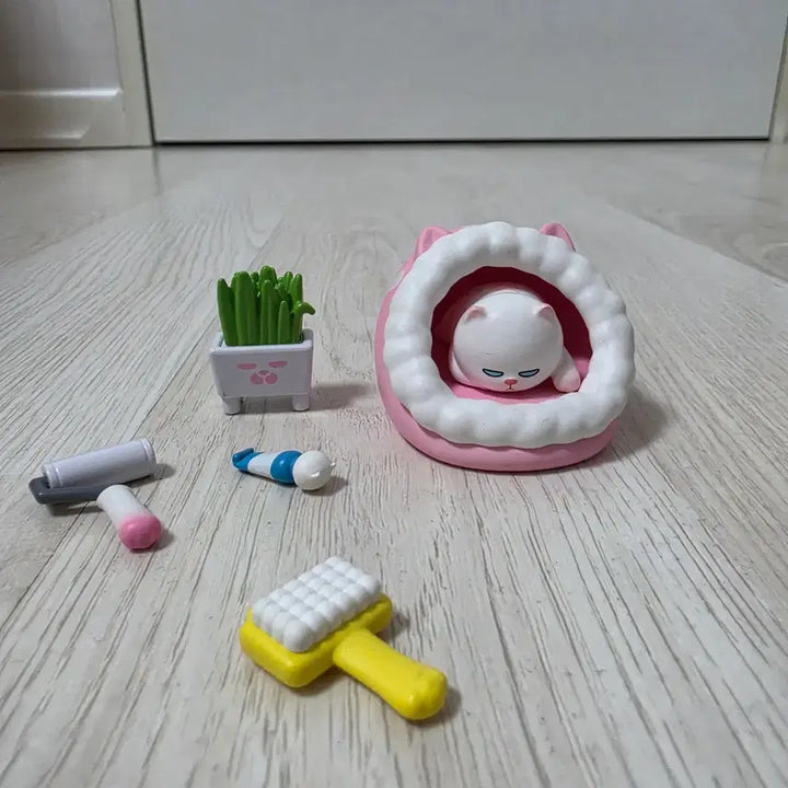 [BUNJANG] Pink House Set with Cat Figurines / 고양이 피규어 핑크 하우스 세트