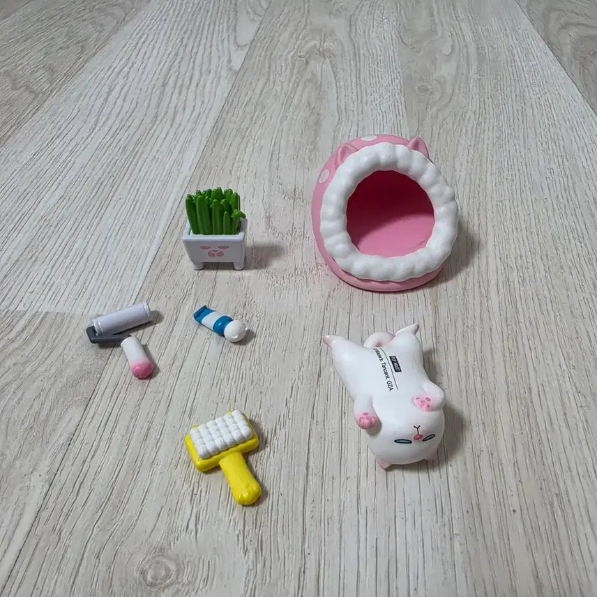 [BUNJANG] Pink House Set with Cat Figurines / 고양이 피규어 핑크 하우스 세트