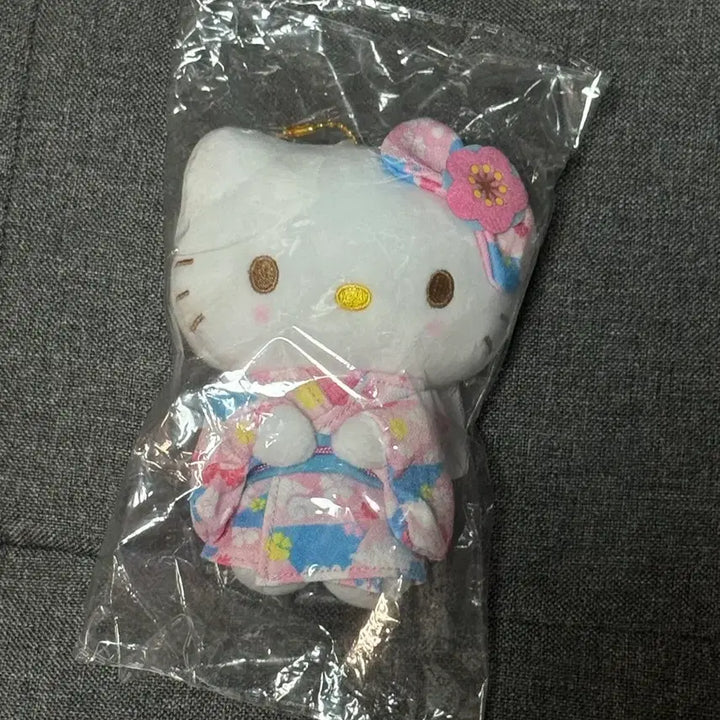 [BUNJANG] Sanrio Hello Kitty Mount Fuji Limited Kimono Keyring (Sealed) / 산리오 헬로키티 후지산 한정 기모노 키링 (미개봉)
