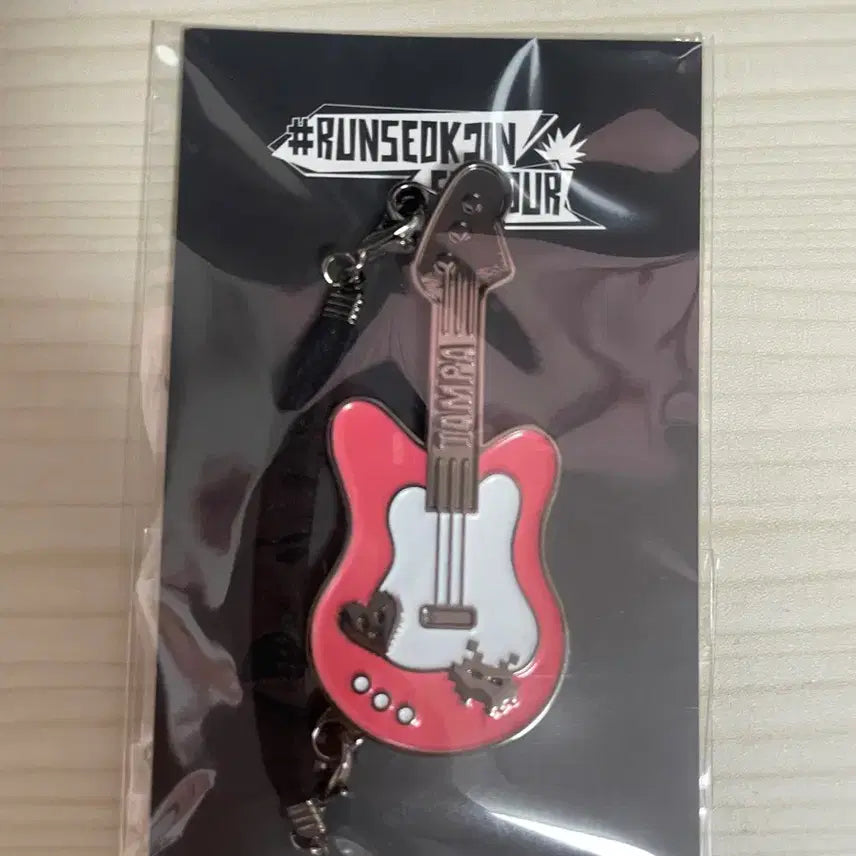 [BUNJANG] BTS Jin Run Seokjin Guitar Charm Guitar Pick Unsealed / BTS 방탄 진 JIN 런석진 기타참 템파 미개봉