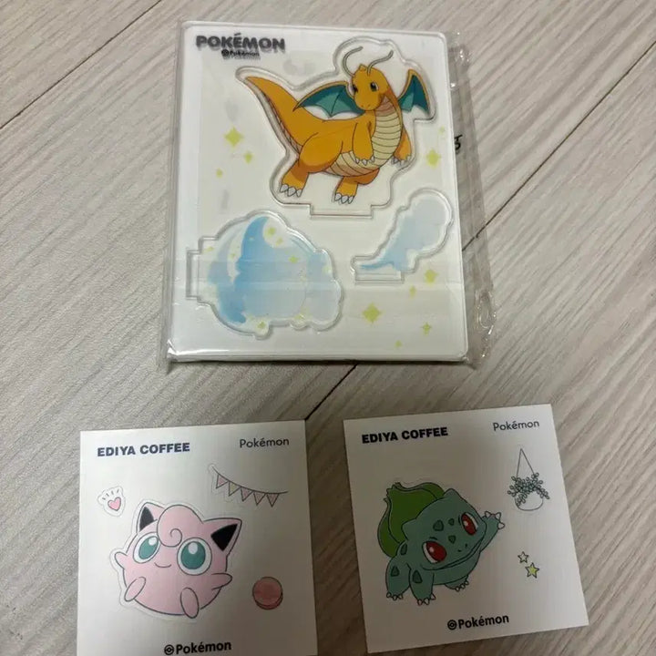[BUNJANG] Pokemon Acrylic Stand Dragonite &amp; Ediya Round Stickers Pikachu, Bulbasaur / 포켓몬 아크릴 스탠드 망나뇽 &amp; 이디야 띠부띠부씰 푸린 이상해씨