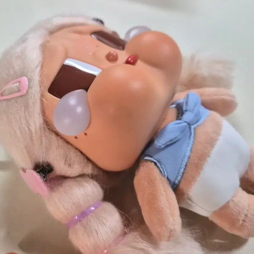 [BUNJANG] Pop Mart Crybaby Beachwear Figure Keychain / 정품 팝마트 크라잉베이비 피규어 비치웨어 키링