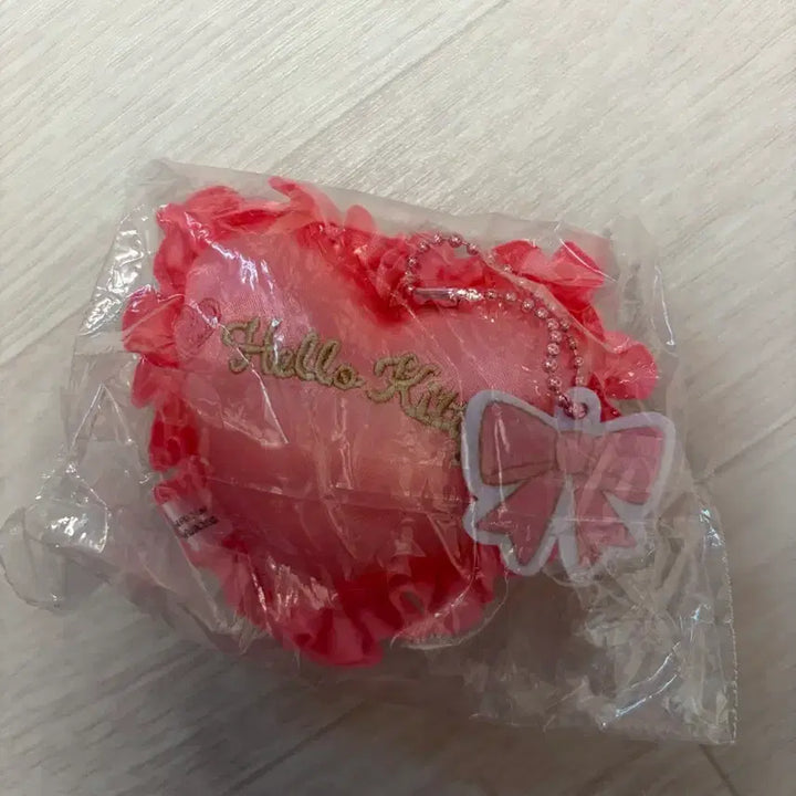 [BUNJANG] Sanrio Heart Cushion Gacha Mascot Hello Kitty / 산리오 하트 쿠션 가챠 마스코트 헬로키티