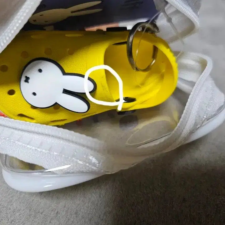 [BUNJANG] Yellow Miffy Sandal Keyring / 옐로우 미피 샌들 키링
