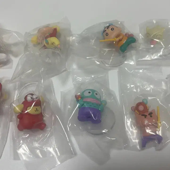 [BUNJANG] Bandai Crayon Shin-chan x Sanrio Characters Figure Collection Gacha Set (9 Types) / 반다이 짱구는 못말려 x 산리오 캐릭터즈 피규어 컬렉션 가챠 9종세트