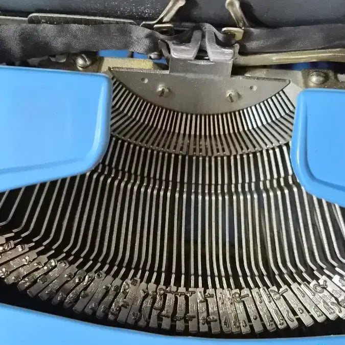 [BUNJANG] Marathon 10 TR Manual Typewriter (Sky Blue) / 마라톤 10 TR 한글 수동 타자기 (하늘색)