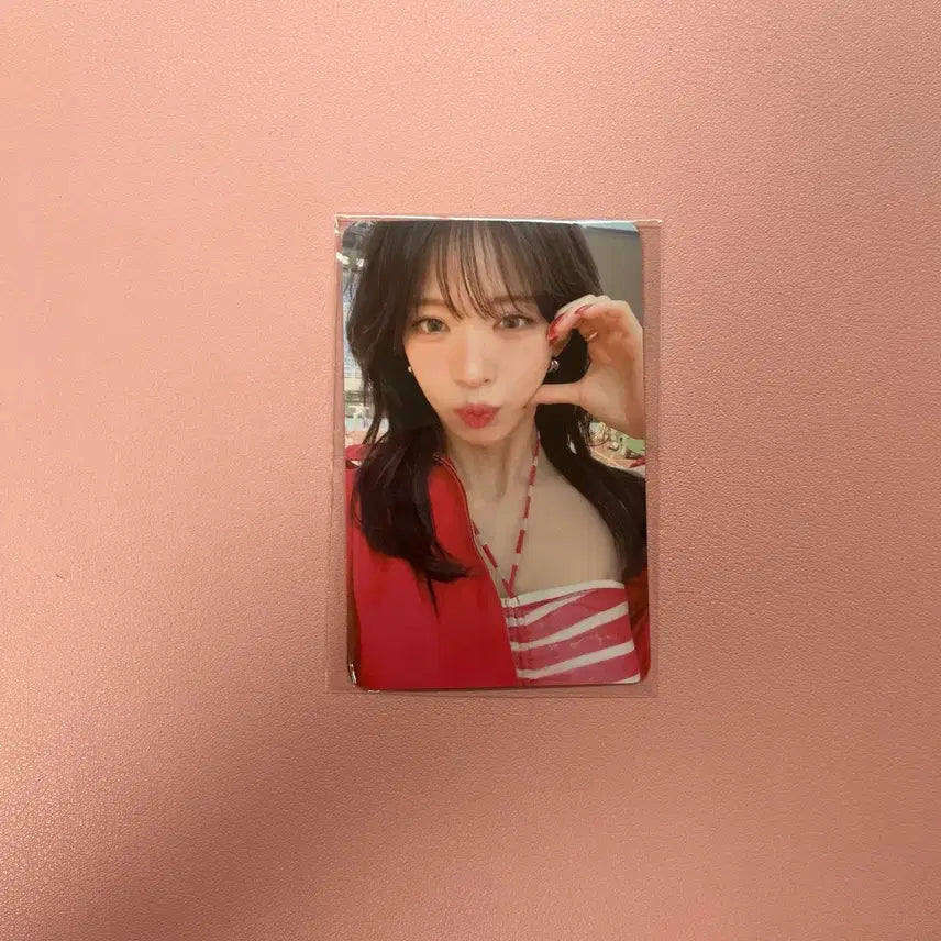 [BUNJANG] fromis_9 Glow Me Popup T-Shirt Lee Chaeyoung Photocard / 프로미스나인 Glow me 팝업 티셔츠 이채영 포카