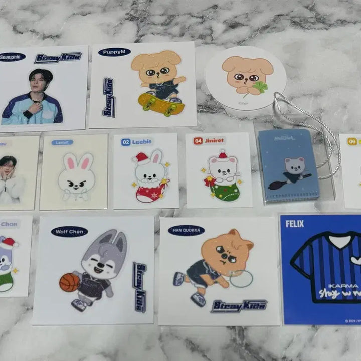 [BUNJANG] Stray Kids SKZOO Admission Gift Sticker Bundle Set / 스트레이키즈 스키주 입장 기프트 스티커 띠부씰 등