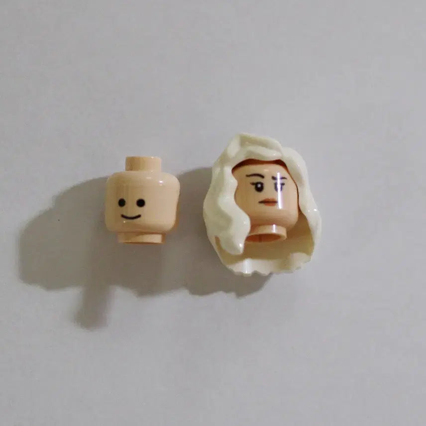 [BUNJANG] LEGO Parts 3-Set Bundle (2 Faces, 1 Long Hair) / [미사용] 레고 파츠 3종 세트 (얼굴 2, 여성 장발 헤어1)