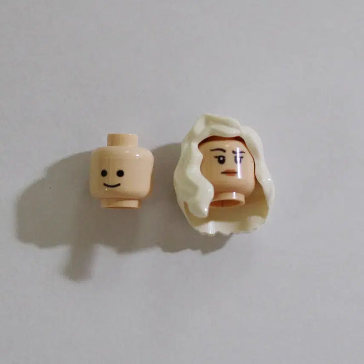 [BUNJANG] LEGO Parts 3-Set Bundle (2 Faces, 1 Long Hair) / [미사용] 레고 파츠 3종 세트 (얼굴 2, 여성 장발 헤어1)