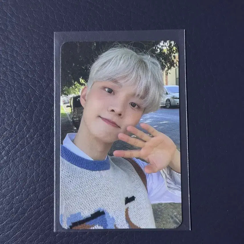 [BUNJANG] The Boyz Q (Changmin) Whisper Platform Document Ver. White Hair Photocard / 더보이즈 큐 지창민 위스퍼 플랫폼 document ver. 백발 포카