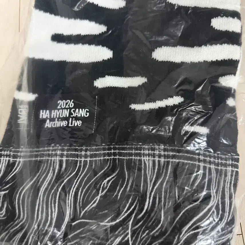 [BUNJANG] Ha Hyun Sang New Boat Official Merchandise Muffler Slogan (Sealed) / 하현상 뉴보트 머플러 슬로건 미개봉 새상품