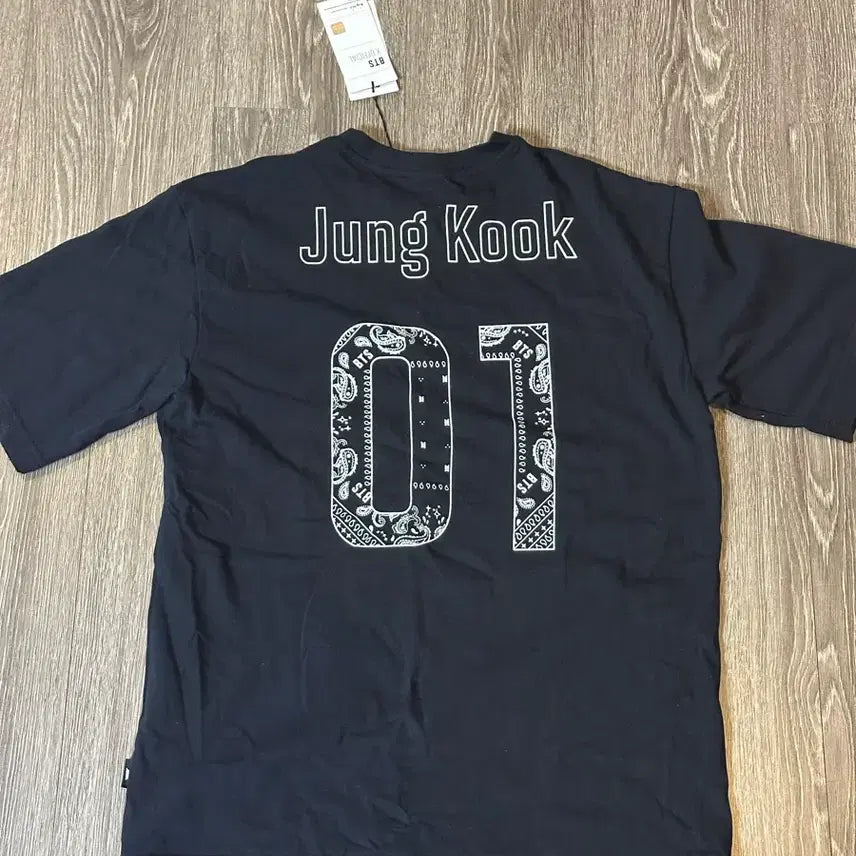 [BUNJANG] BTS Jungkook 2019 Official T-shirt Black / BTS 2019 오피셜 반팔 티셔츠 블랙 정국