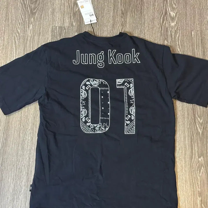 [BUNJANG] BTS Jungkook 2019 Official T-shirt Black / BTS 2019 오피셜 반팔 티셔츠 블랙 정국