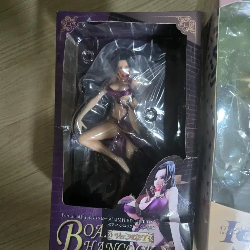 [BUNJANG] Boa Hancock &amp; Infinite Stratos 2 Figure (Sealed) / 보아 핸콕 피규어 / 인피니트 스트라토스 2 피규어(미개봉상품)