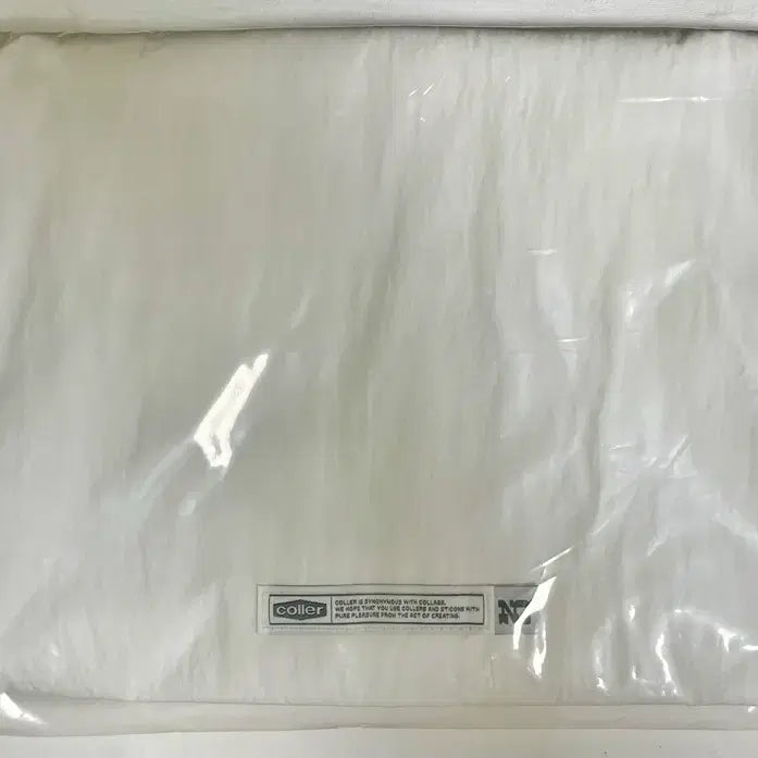 [BUNJANG] NewJeans x KOLLERY Rabbit String Bag White (Sealed) / 미개봉) 뉴진스 꼴레 토끼 스트링백 화이트