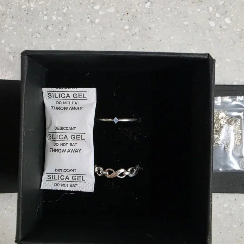 [BUNJANG] ATEEZ 8ROOM ATINY Ring &amp; Necklace Full Set / 에이티즈 에잇룸 티니링 ATEEZ 8ROOM ATINY RING
