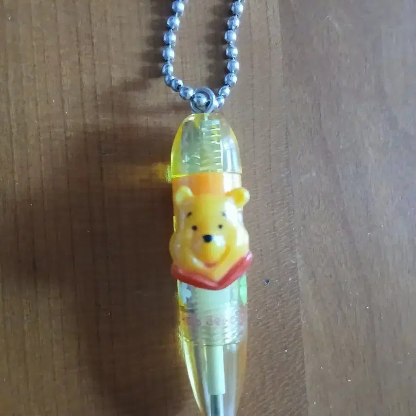 [BUNJANG] Disney Winnie the Pooh Mini Ballpoint Pen Keychain Yellow / (오늘까지만할인)고전 곰돌이 푸 미니사이즈 볼펜 키링 옐로우