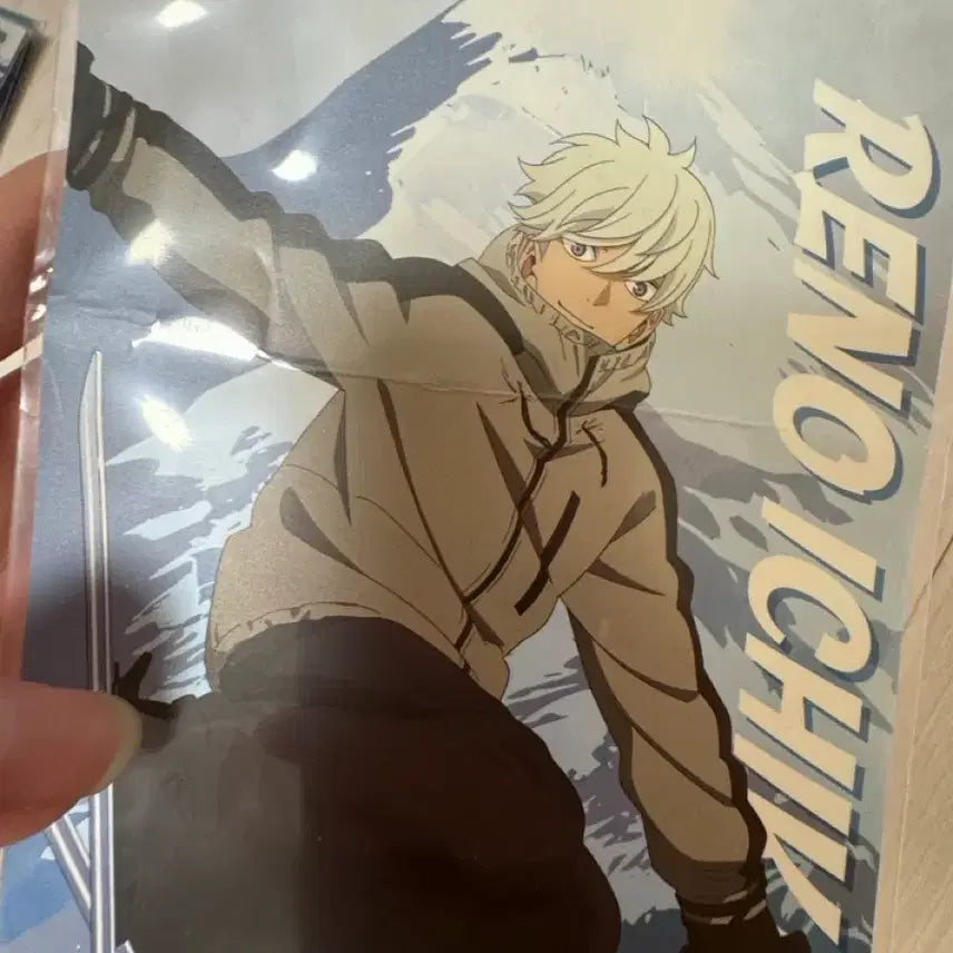 [BUNJANG] Kaiju No. 8 Reno &amp; Iharu Postcard &amp; Badge Bundle Set / (급처) 괴수 8호 레노, 이하루 엽서, 뱃지 일괄 판매